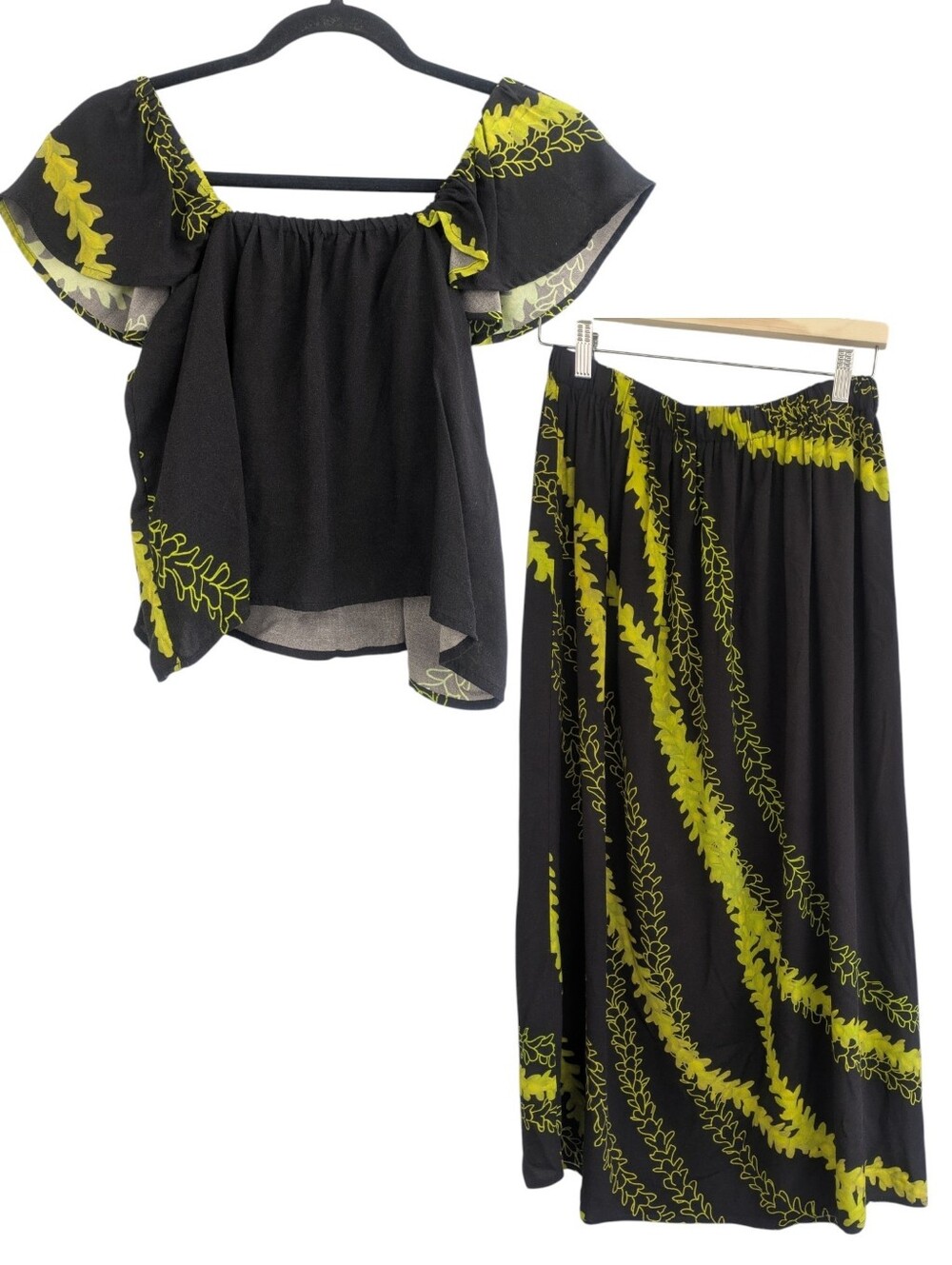 Lexbreezy Hawaii Pili Black Green Floral Top Skirt Set. Large